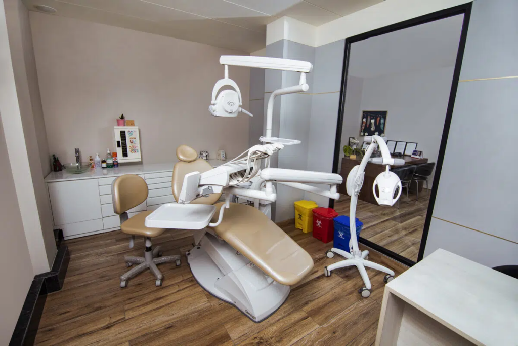 How Painful Are Dental Implants? 4 Dental implants clinic